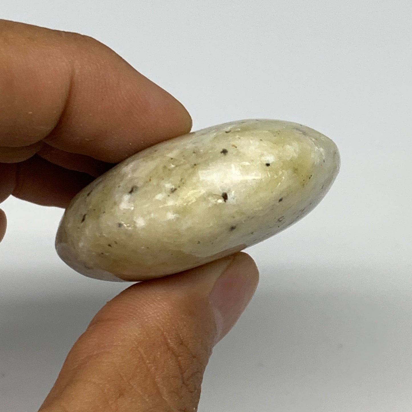 76.5g, 2.2"x1.8"x0.7", Natural Yellow Calcite Palm-Stone Crystal Polished Reiki,