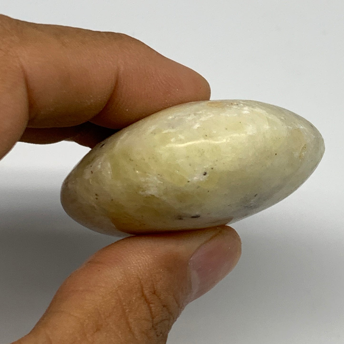 87.9g,2.4"x1.8"x0.8", Natural Yellow Calcite Palm-Stone Crystal Polished Reiki,